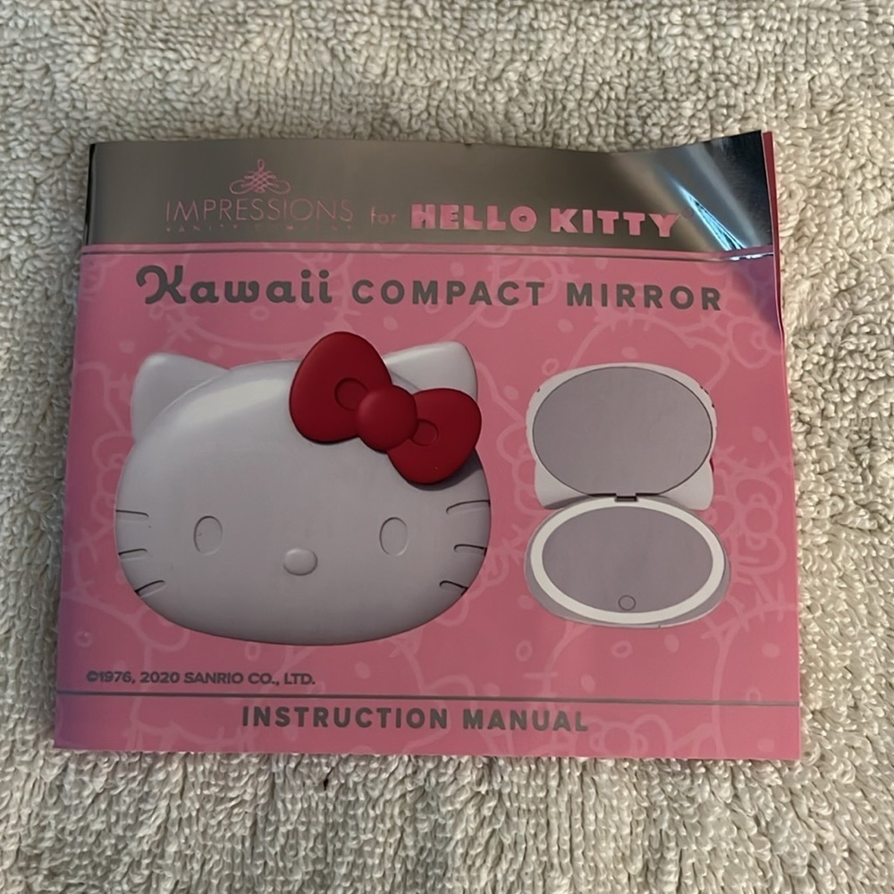 Hello Kitty Kawaii Mirror with Red Bow - Picture 8 of 9